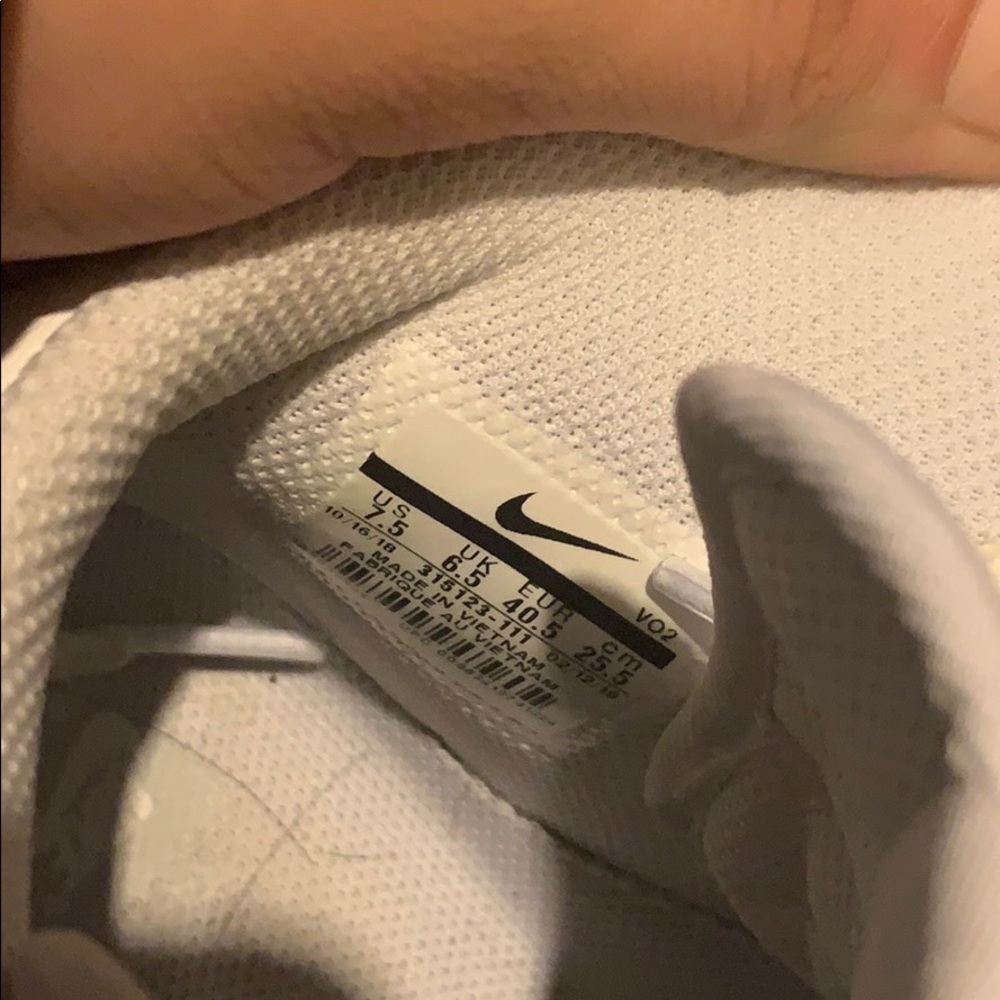All white Nike Airforce 1 mids - Picture 5 of 5